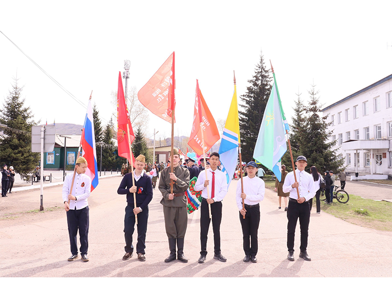 9 мая в г. Туране Пий-Хемского кожууна на Площади воинам погибшим в годы Великой Отечественной войны прошел Торжественный митинг в честь 80-летия Победы.