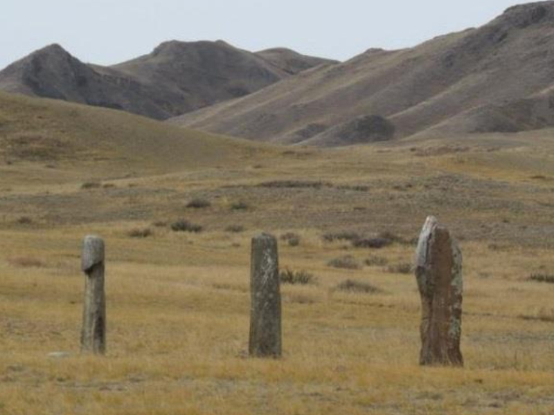 «Уш кожээ» (Три стелы).